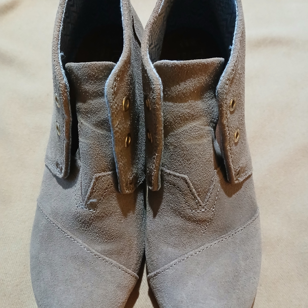 Tom's Suede Ankle Boots - Gray Taupe EUC